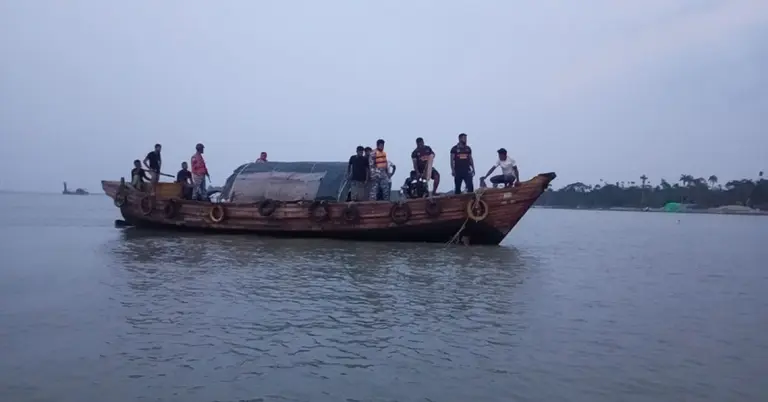 নিখোঁজ মাদ্রাসাছাত্রকে উদ্ধারের চেষ্টা করছে